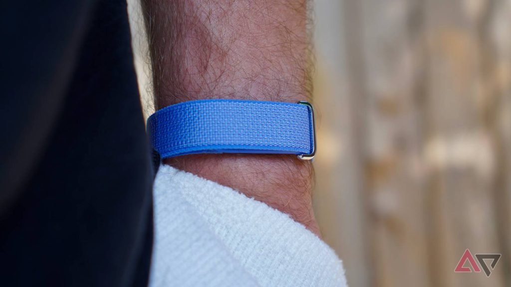 I’m wearing the Fitbit Air, and I love how it brings back the golden age of fitness trackers